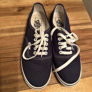 Lo-Pro Vans in a navy blue!  Like new!
